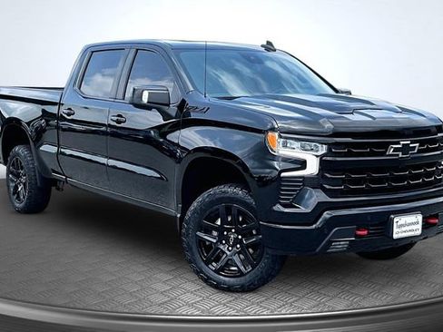 Used 2024 Chevrolet Silverado 1500 LT Trail Boss w/ LT Trail Boss Premium Package AWD/4WD image 3