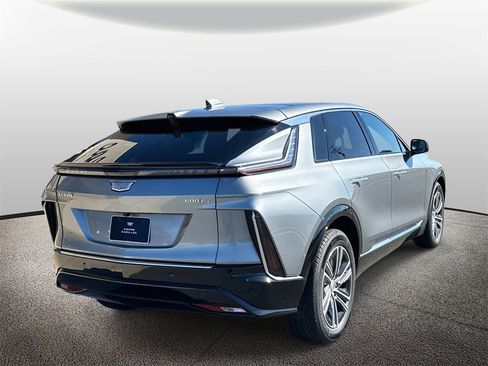 New 2025 Cadillac Lyriq Luxury image 2