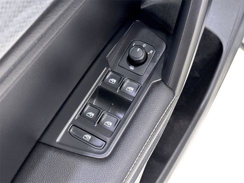 Used 2022 Volkswagen Tiguan S image 23