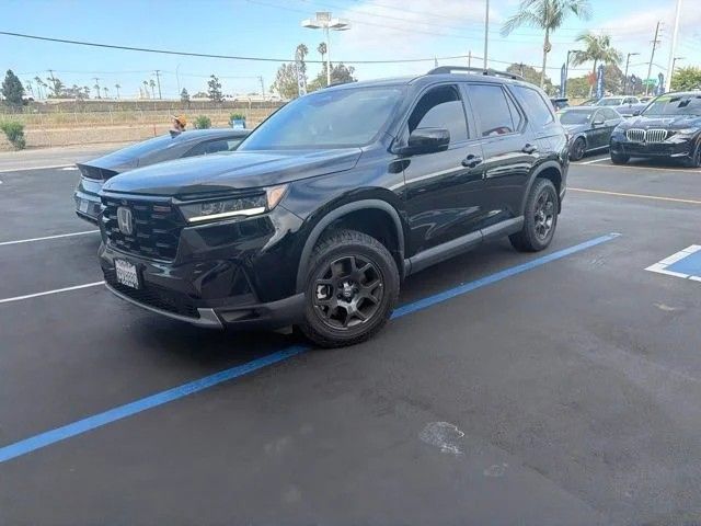 Certified 2025 Honda Pilot TrailSport image 5