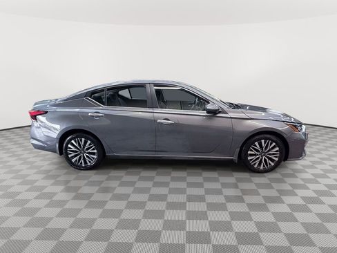 Used 2025 Nissan Altima 2.5 SV w/ SV Premium Package FWD image 2