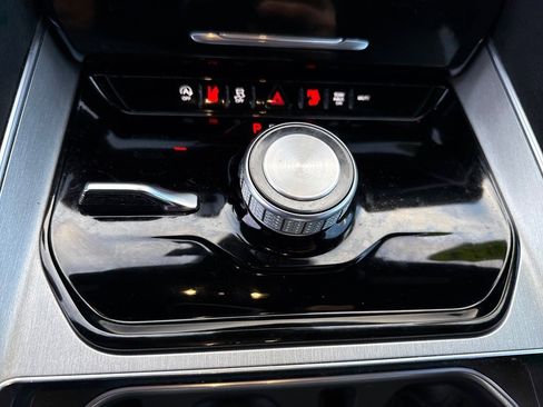 Used 2024 Jeep Wagoneer Series II image 12