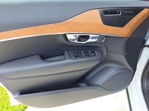 Used 2025 Volvo XC90 B5 Plus w/ Protection Package Premier image 15