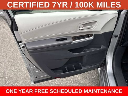 Used 2023 Toyota Sienna LE w/ LE Plus Package FWD image 13