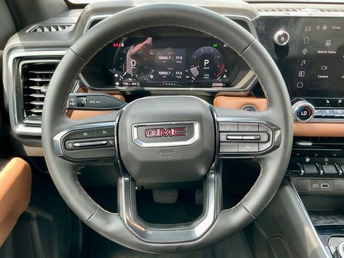 Used 2024 GMC Canyon AT4 w/ Technology Package AWD/4WD image 37