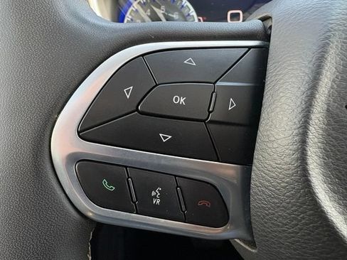 Used 2023 Chrysler Pacifica Limited FWD image 26