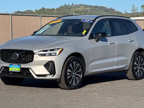 Used 2025 Volvo XC60 B5 Plus image 7