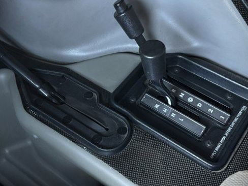 Used 2003 HUMMER H1 4-Door Wagon image 11