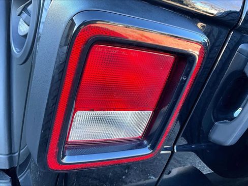 Used 2022 Jeep Wrangler Sport S image 25