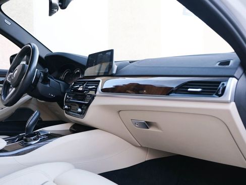Used 2018 BMW 540i image 35