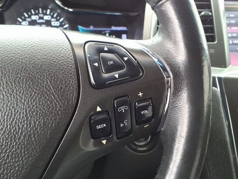 Used 2013 Lincoln MKS image 30