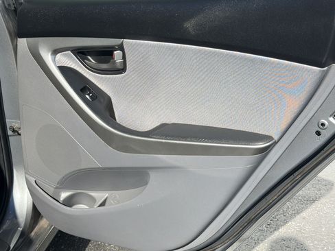 Used 2013 Hyundai Elantra GLS w/ Preferred Pkg FWD image 27