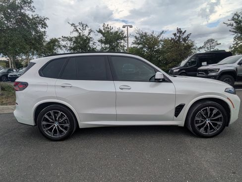 Used 2024 BMW X5 sDrive40i w/ Executive Package RWD image 3