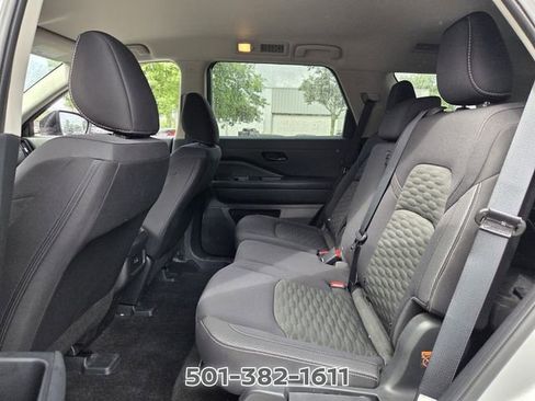 Used 2024 Nissan Pathfinder S AWD/4WD image 10