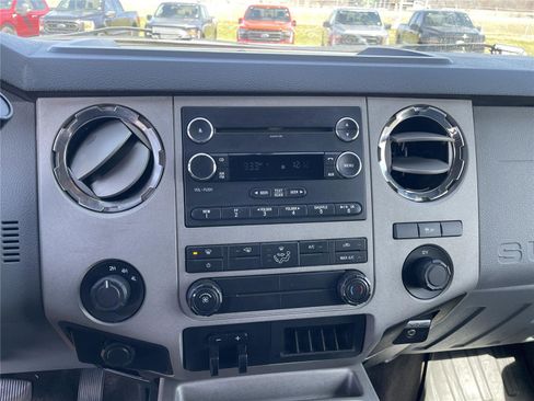 Used 2015 Ford F250 XLT w/ XLT Premium Package AWD/4WD image 17