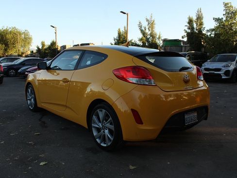 Used 2017 Hyundai Veloster FWD image 5