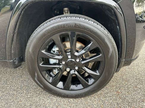 Used 2022 Jeep Grand Cherokee Laredo X RWD image 10