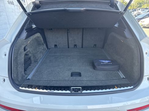 Used 2022 Bentley Bentayga image 28