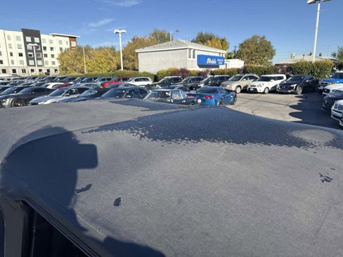 Used 2017 Jeep Wrangler Sahara image 18