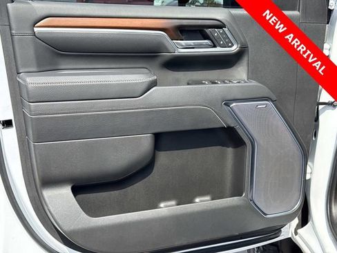 Used 2025 GMC Sierra 3500 Denali w/ Denali Reserve Package image 15