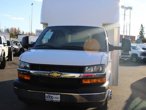 Used 2022 Chevrolet Express 4500 Extended w/ Power Convenience Package image 4