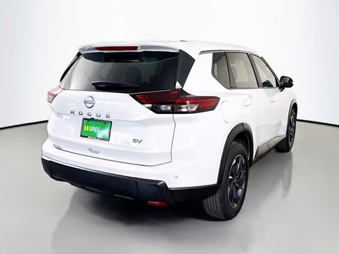 Used 2024 Nissan Rogue SV image 10