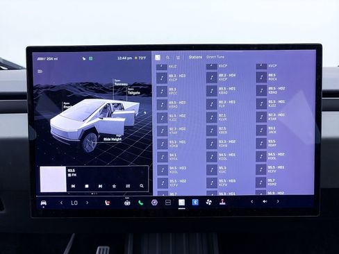 Used 2024 Tesla Cybertruck AWD Crew Cab image 21