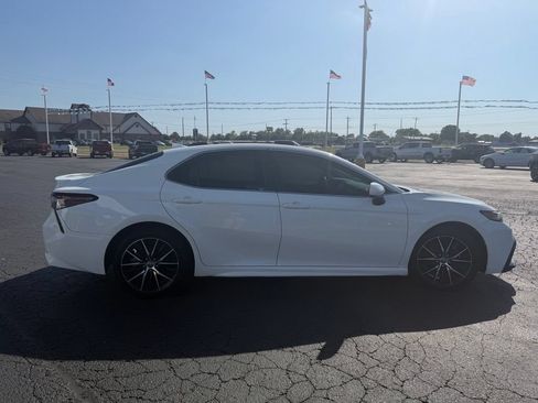 Used 2021 Toyota Camry SE FWD image 3