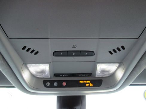 Used 2023 GMC Acadia SLT w/ Preferred Package image 27