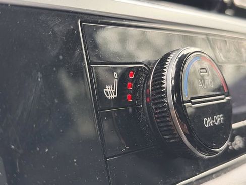 Used 2025 Nissan Pathfinder SV image 13