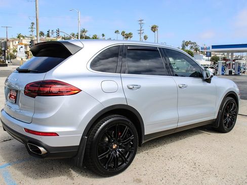 Used 2016 Porsche Cayenne AWD/4WD image 6
