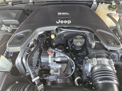 Used 2021 Jeep Wrangler Unlimited Sahara image 26