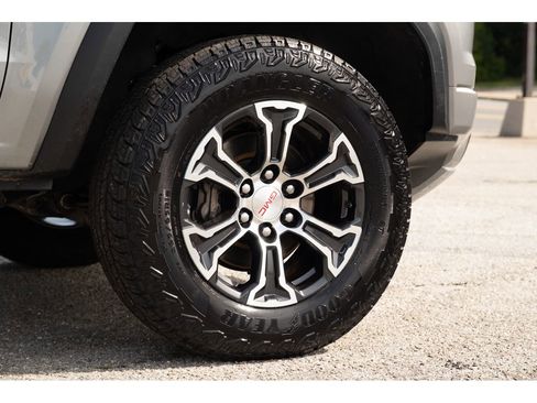 Used 2023 GMC Canyon AT4 w/ AT4 Premium Package AWD/4WD image 10