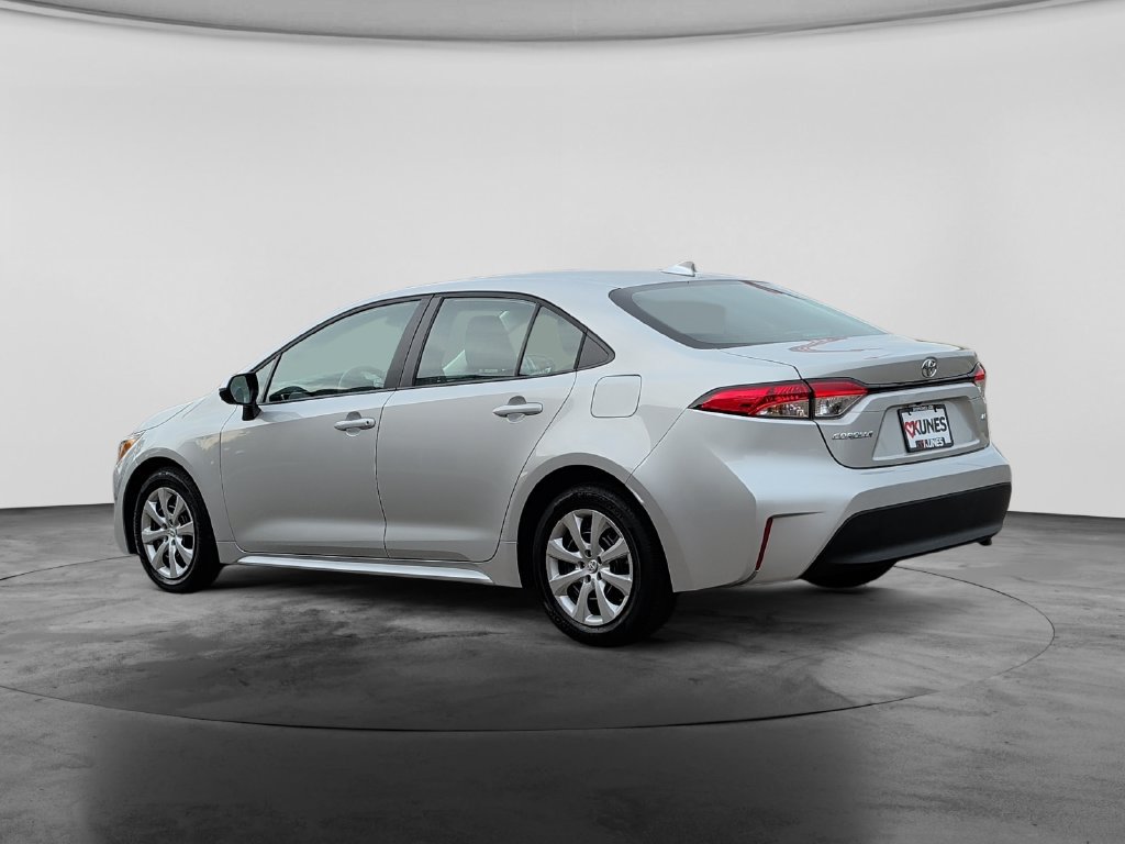 Used 2025 Toyota Corolla LE FWD image 5