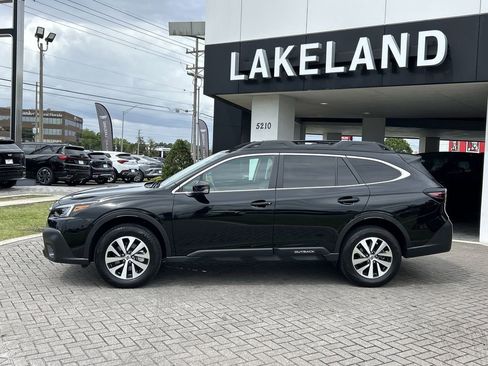Used 2020 Subaru Outback Premium w/ Popular Package #1 AWD/4WD image 3
