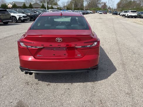 Used 2025 Toyota Camry SE image 15