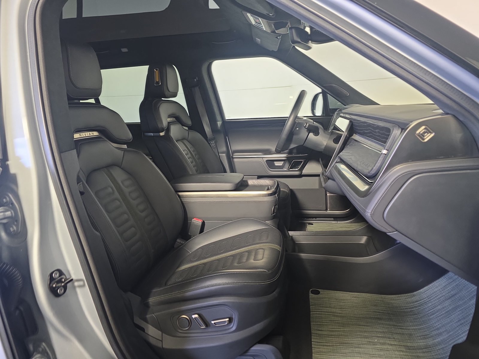 Used 2022 Rivian R1S Launch Edition Quad AWD/4WD image 22