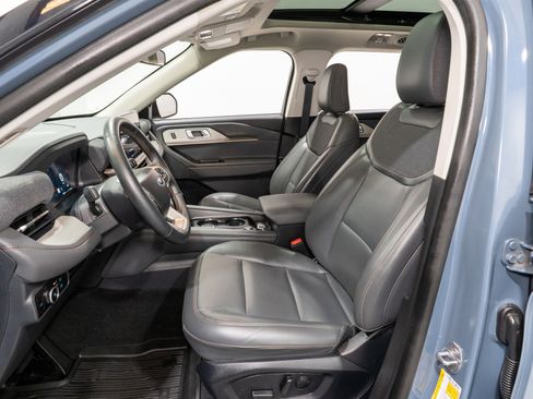 Used 2025 Ford Explorer Active w/ Active Comfort Package AWD/4WD image 15