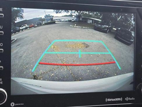 Used 2020 Toyota Highlander LE image 12