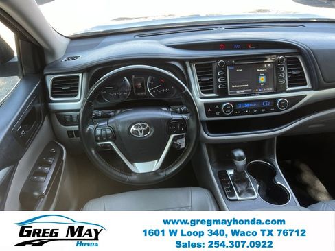 Used 2017 Toyota Highlander Plus FWD image 23