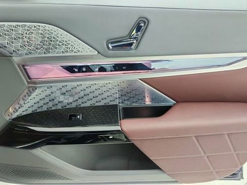 Used 2025 BMW i7 eDrive50 w/ Executive Package image 24