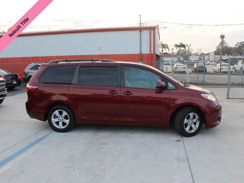 Used 2016 Toyota Sienna LE image 2