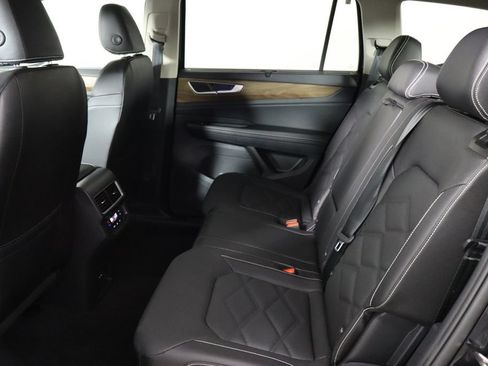 Used 2026 Volkswagen Atlas SE FWD image 15