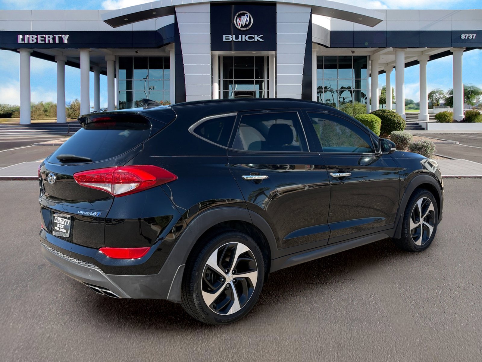 Used 2016 Hyundai Tucson Limited w/ Option Group 03 FWD image 3