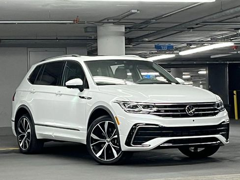 Certified 2024 Volkswagen Tiguan SEL R-Line image 2