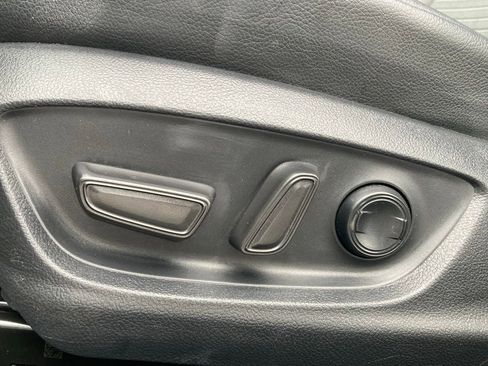 Used 2023 Toyota Camry SE image 11