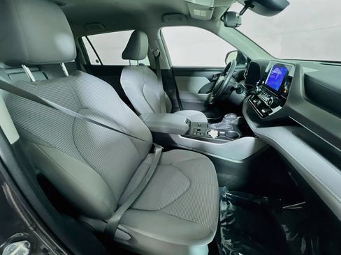 Certified 2023 Toyota Highlander LE FWD image 25