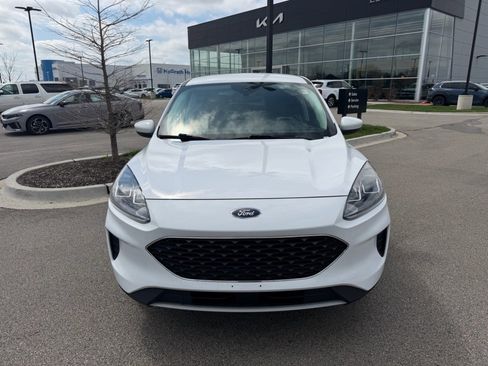 Used 2021 Ford Escape SE FWD image 2
