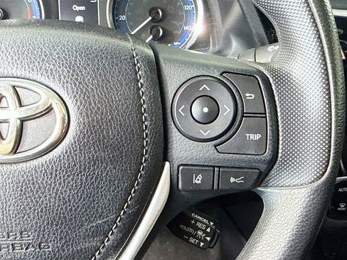 Used 2017 Toyota Corolla XLE FWD image 12