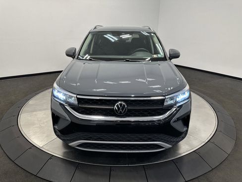 Used 2023 Volkswagen Taos SE AWD/4WD image 3